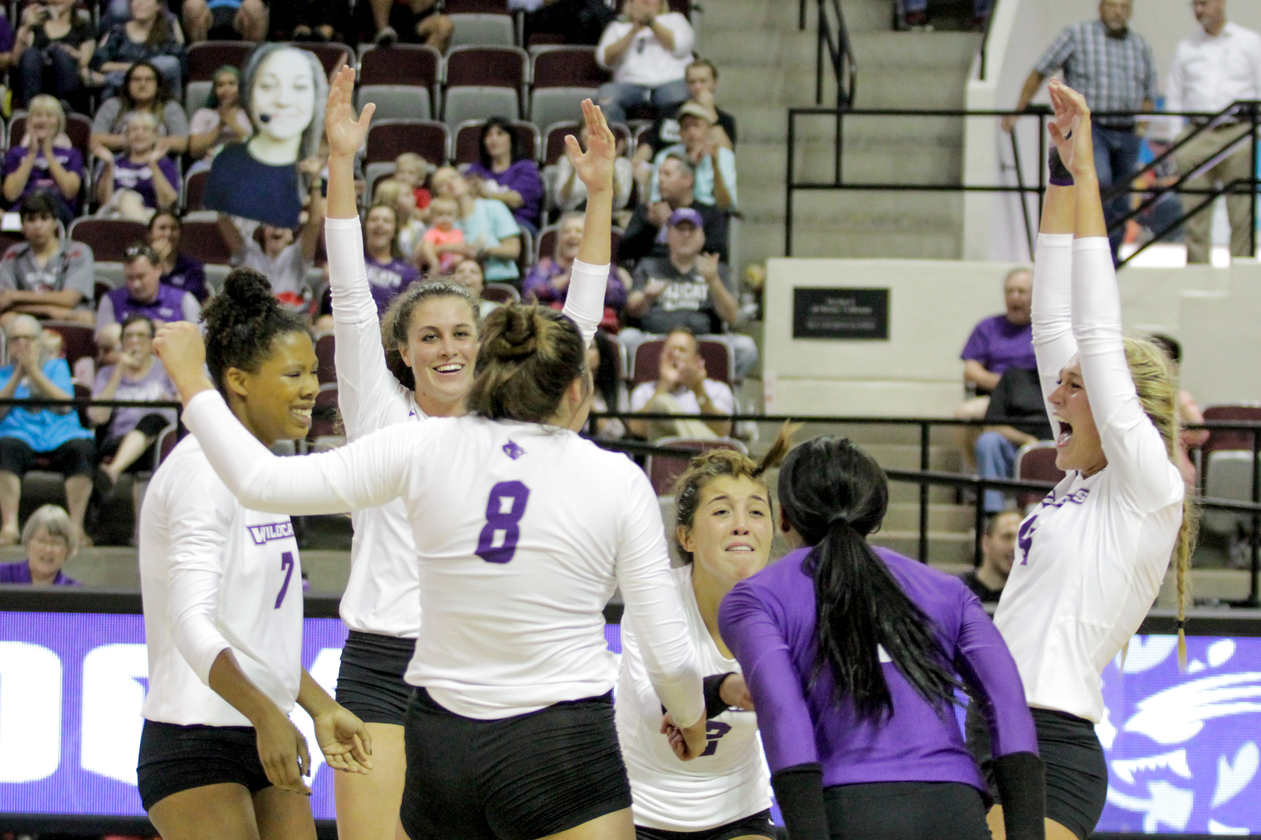 Volleyball sweeps Lamar in first conference game Optimist