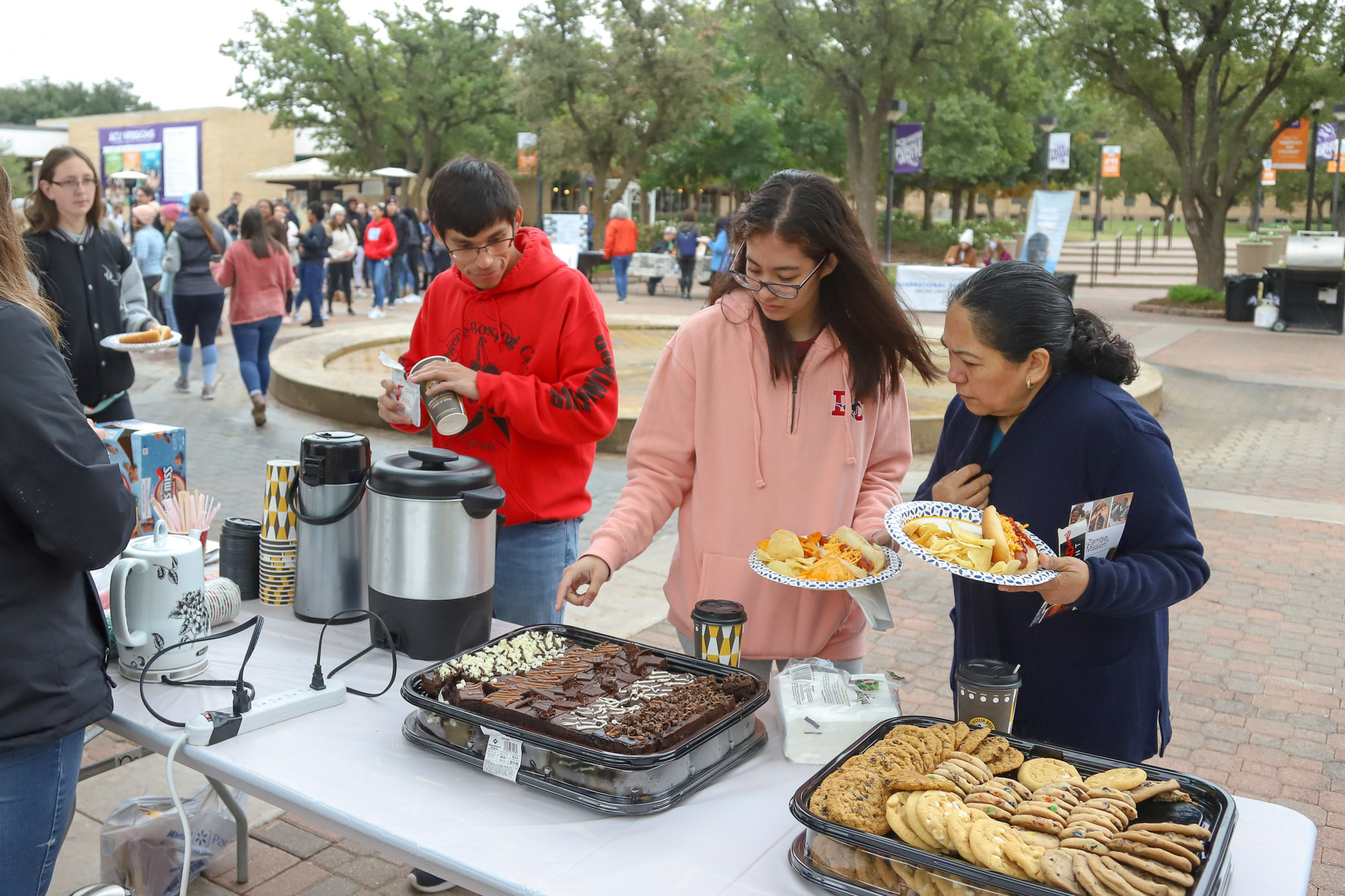 Gallery: Annual cookout kicks off Missions Week - The Optimist
