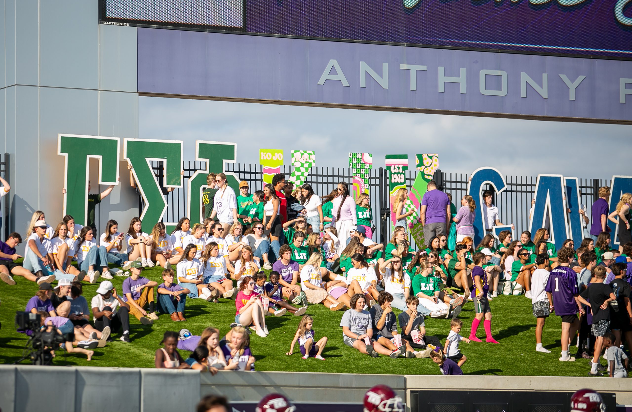 College Rushing Fraternities Fraternities, sororities begin the rushing process - The Optimist