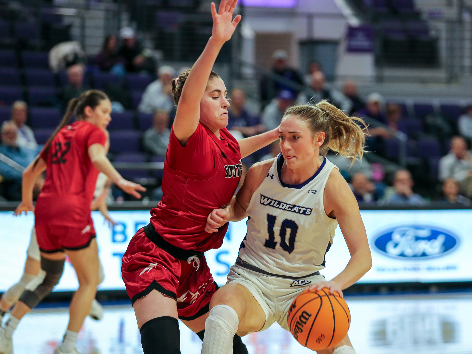 Wildcats shoot 60% from three, win fourth straight in dominant fashion over SUU